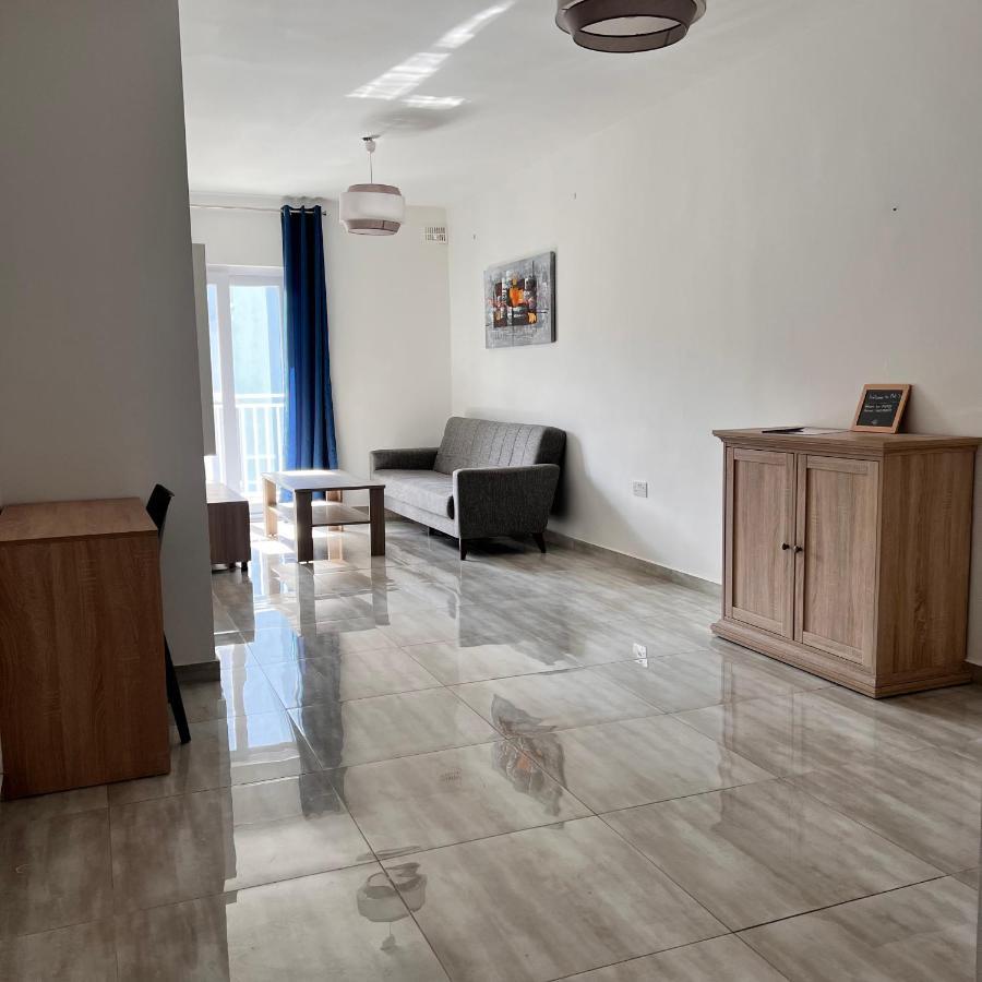 F3 1, Private Double With Private Bathroom And Balcony Homestay