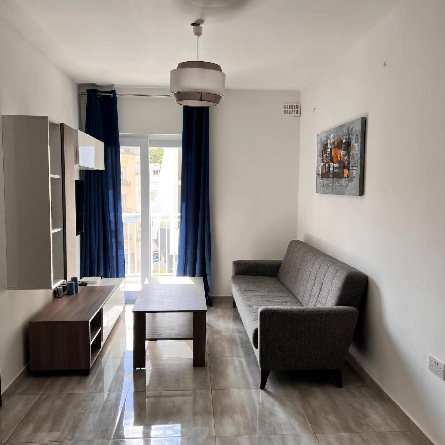 F3 1, Private Double With Private Bathroom And Balcony Homestay