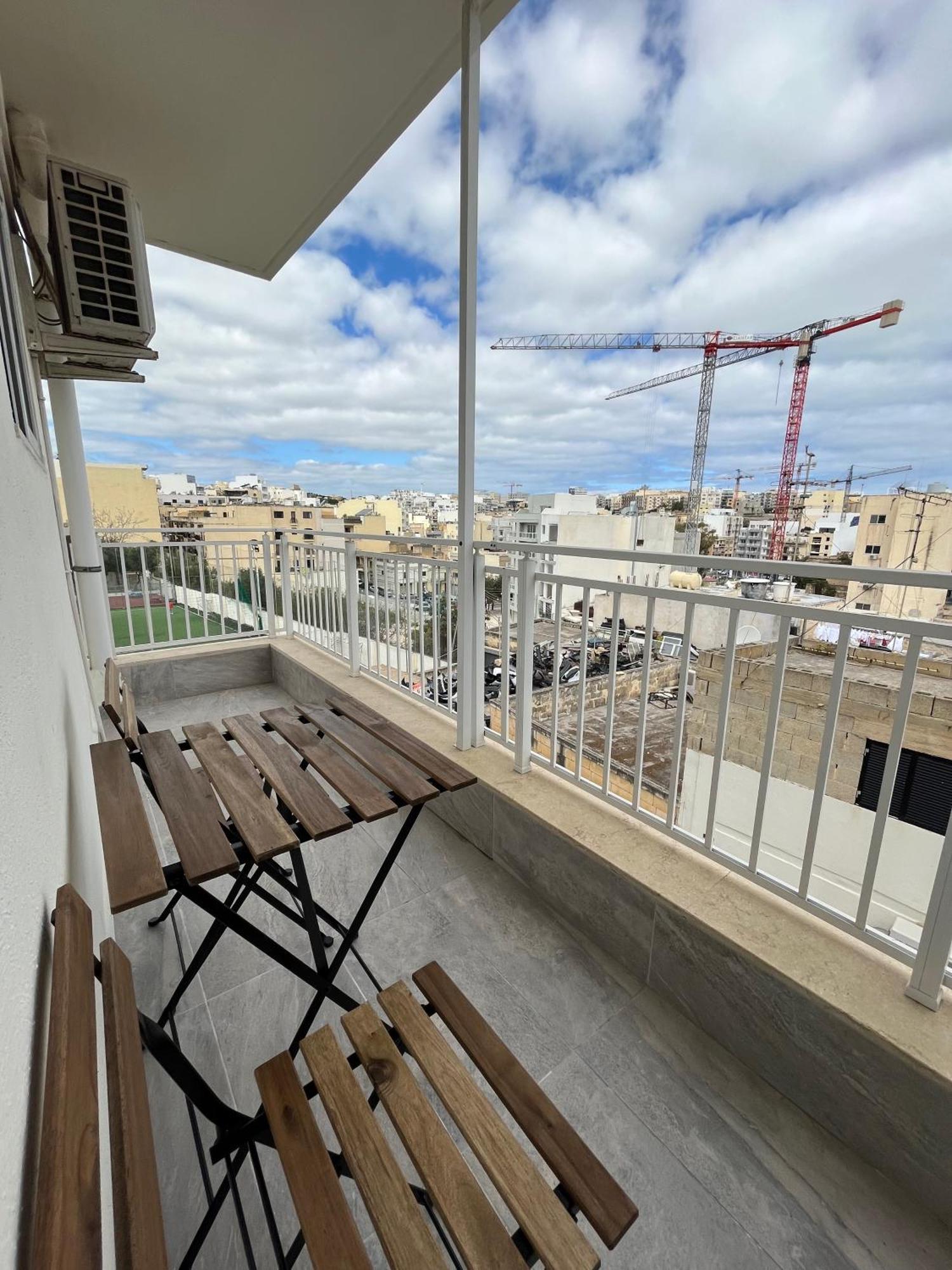 F3 1, Private Double With Private Bathroom And Balcony